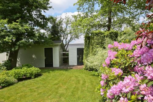 Idyllic Lakehouse - dog is welcome fenced garden