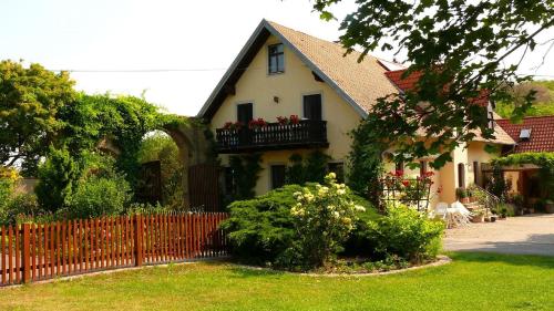 B&B Leinach - Ferienwohnungen Lindleshof - Bed and Breakfast Leinach