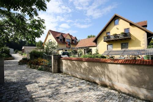 Ieeja, Ferienwohnungen Lindleshof in Sulzfeld (Rhon-Grabfeld)