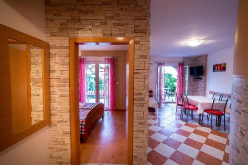 Apartment with Garden View