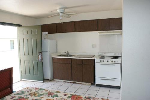 Hwy Express Inn And Suites – Thatcher, AZ