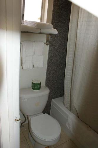 Hwy Express Inn And Suites – Thatcher, AZ