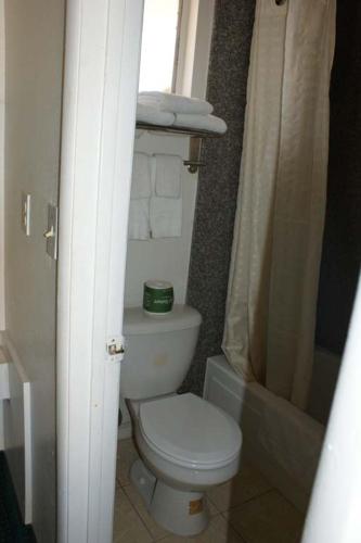 Hwy Express Inn And Suites – Thatcher, AZ