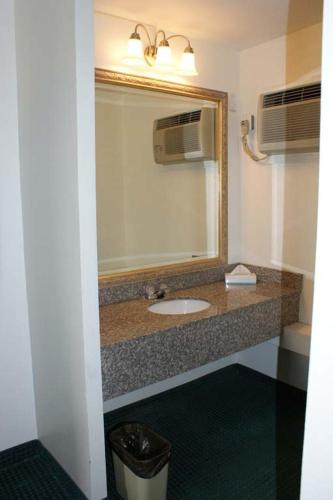 Hwy Express Inn And Suites – Thatcher, AZ