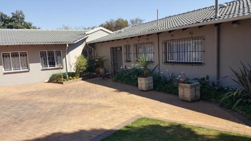 8 Ibis Lane Guest House