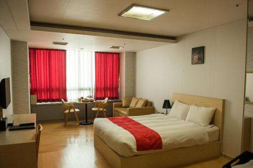 1 queen bed