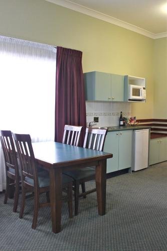 บริการและสิ่งอำนวยความสะดวก, วิลโลว์ส โมเทล (Willows Motel) in กัวเบิร์น