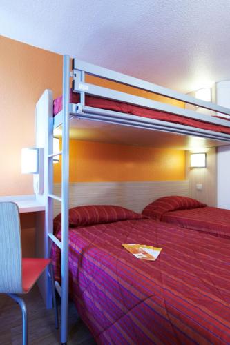 3 twin beds