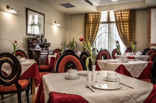 Rex Hotel - image 12