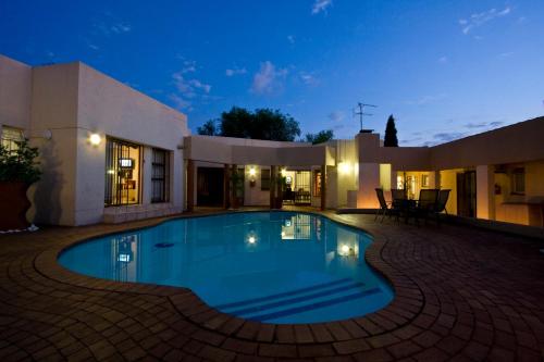 Swimming pool, President Lodge in Edenvale