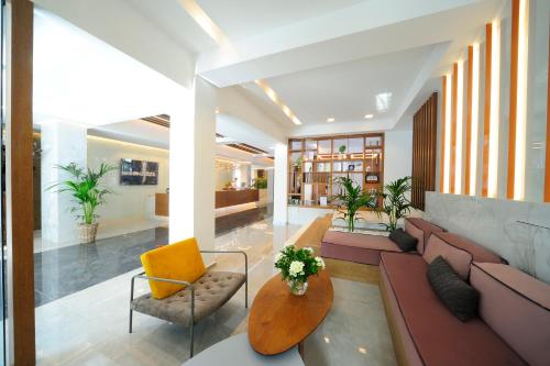 Atrium Ambiance Hotel - image 10
