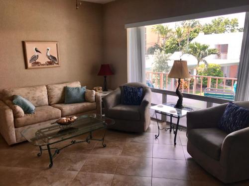 Sunrise Ocean Suites in Hillsboro Part (FL)