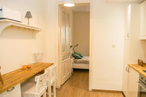 Vincenti Strait Street Suite 2