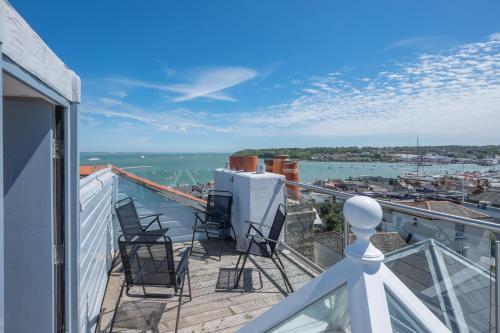 Hotellet från utsidan, Cliffhanger 18 Castle Road in Norra Cowes