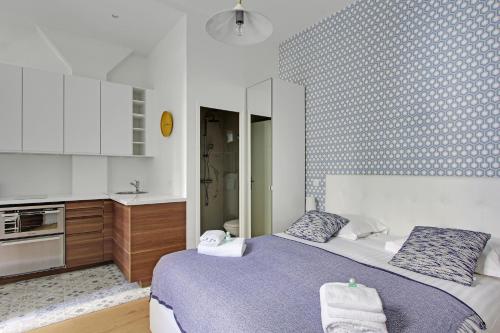 Pick a Flat's Apartment in Montmartre - Rue des Martyrs studio, Paris