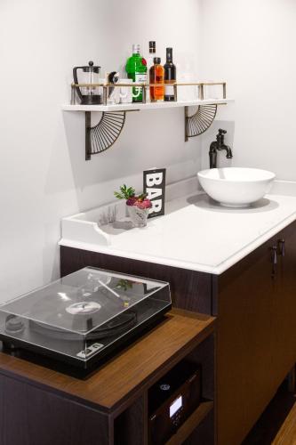 บริการและสิ่งอำนวยความสะดวก, The Broadview Hotel near เมืองประวัติศาสตร์โรงต้มกลั่น