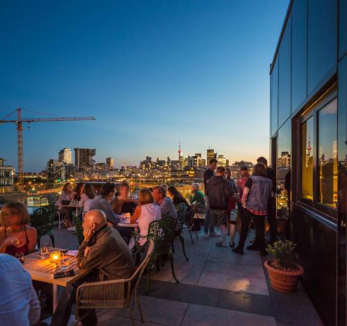 ระเบียง/ชานเรือน, The Broadview Hotel near เมืองประวัติศาสตร์โรงต้มกลั่น