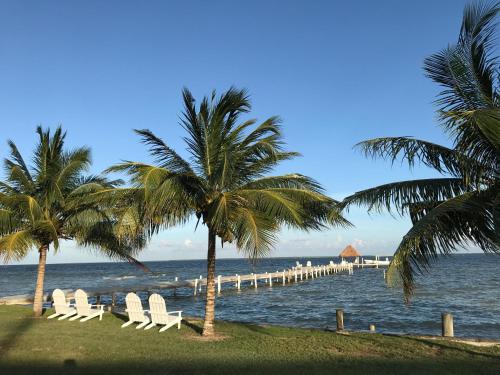 . Tilt-Ta-Dock Resort Belize