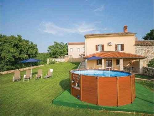  Two-Bedroom Holiday home Rogocana 05, Pension in Raša