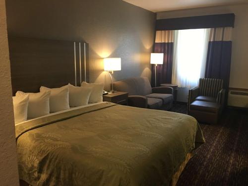 King Honeymoon Suite