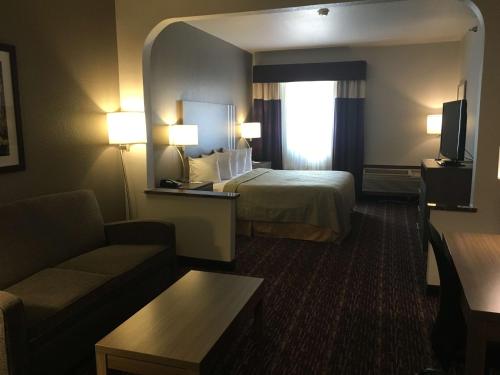 Oversized King Suite - Non-Smoking