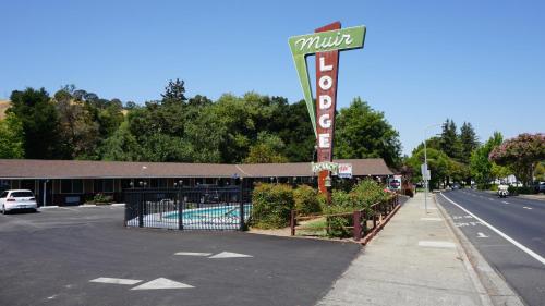 Muir Lodge Motel