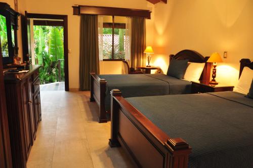 Paradise Hot Springs - Thermal Water & Volcano Views