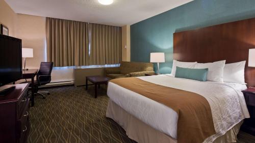Best Western Plus Durham Hotel & Conference Centre Room Type - Queen Room