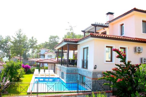 Silverhill 3 with Private Pool - image 3