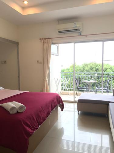 room detail thumbnail 2