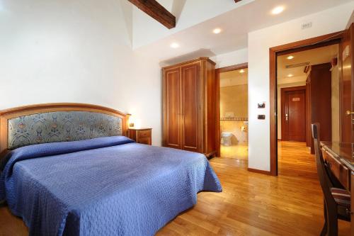 1 queen bed