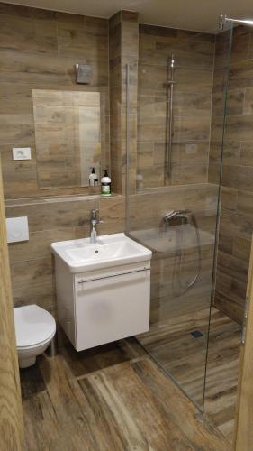 Apinelo Tower Rooms - image 9