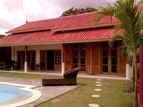 ヴィラ ポンドク テラ8