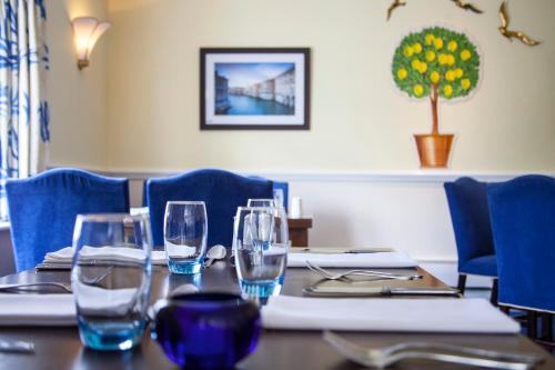 The Walnut Tree Hotel - image 8
