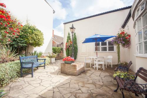 The Walnut Tree Hotel - image 5