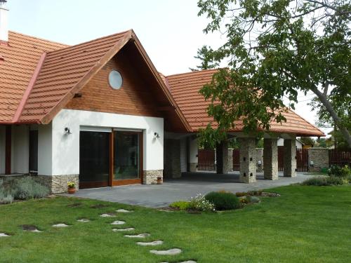 Villa Holiday in โปรอสซโล่