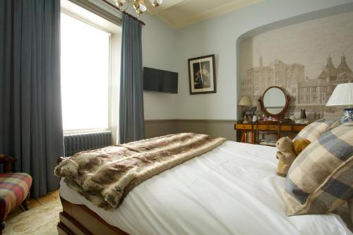 Crown Hotel - image 6