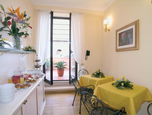 Hotel La Lumiere Di Piazza Di Spagna - image 4