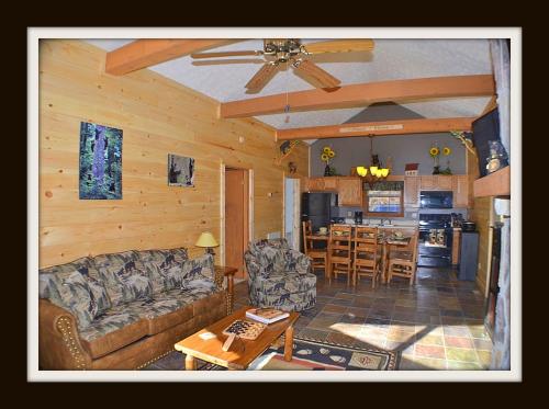 Rast Court Cabin 1016 - main image