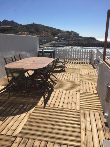 Cabanon Goudes front de mer gîte à louer Les Goudes