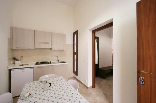Superior One-Bedroom Apartment image 10