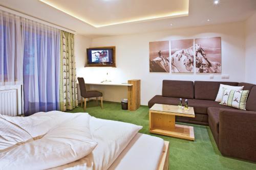 Landhotel Alpenhof Filzmoos - image 3