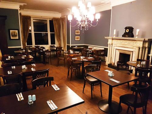 設施, The Valley House in 阿基爾島 