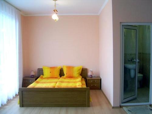 1 double bed, 1 sofa bed