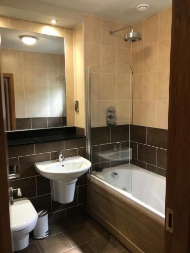 Baño, Holiday Home On Farnham Estate in Cavan
