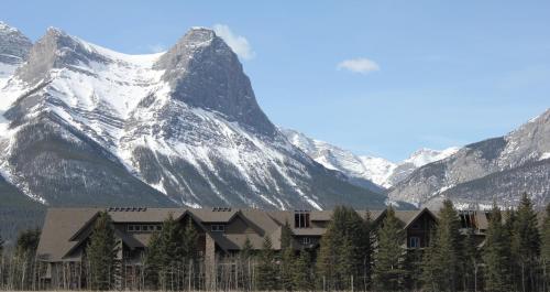 Exterior view, Paradise Resort Club and Spa in Canmore (AB)