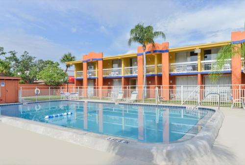 Americas Best Value Inn Sarasota - image 8