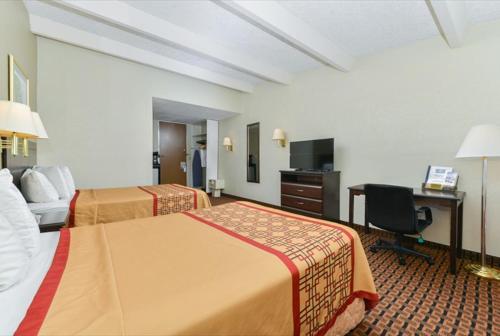 Americas Best Value Inn Sarasota Downtown - image 2
