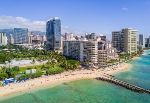 Waikiki Shore 305 (beachfront/balcony) - image 8