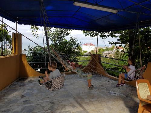 Dārzs, Guest House Lazika in Sarp